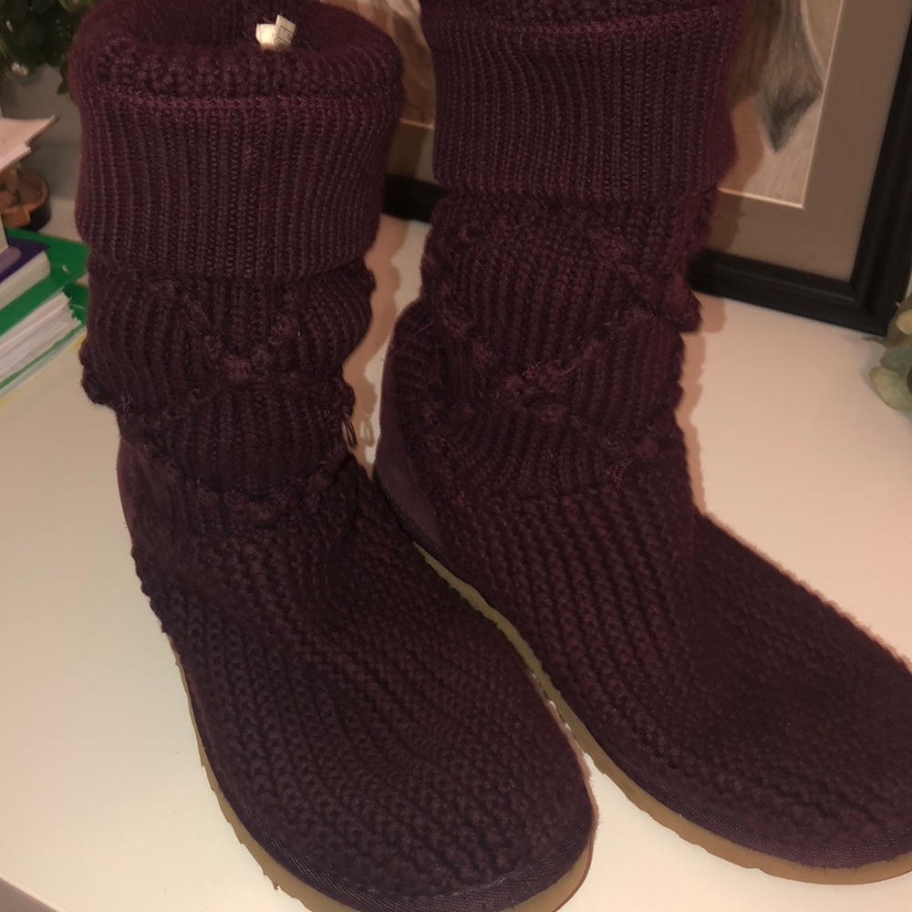 Maroon sweater uggs